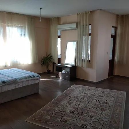 Merkeze Yakin 2+1 Genis Daire & Tramway Апартаменты